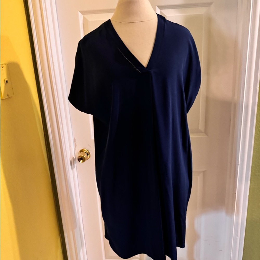 Vince Elegant Navy V-Neck Women's Top
